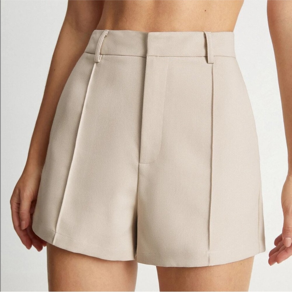 Commense tan pleated shorts